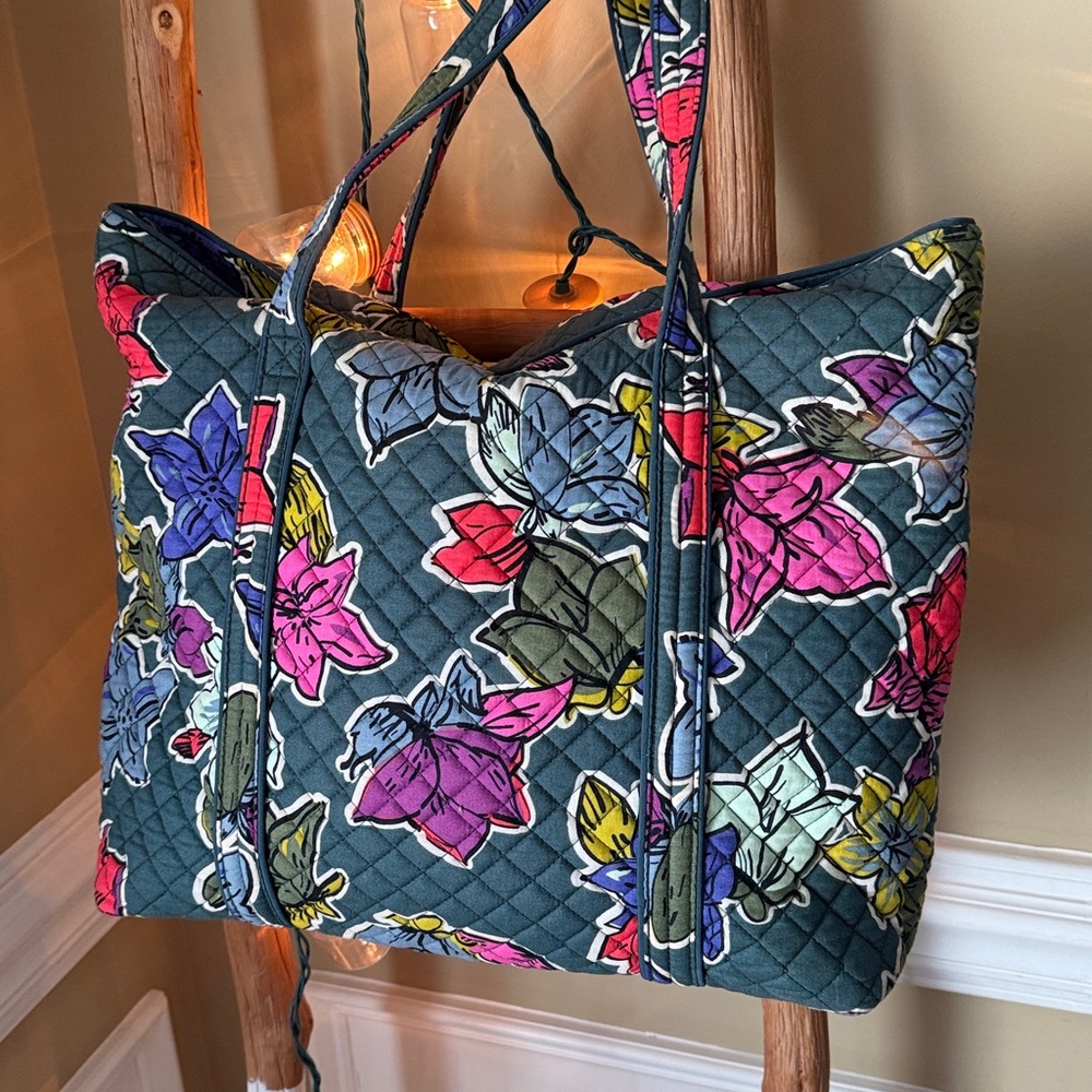 Vera Bradley Quilted Floral Tote in falling Leaves 🍂 - Picture 7 of 11